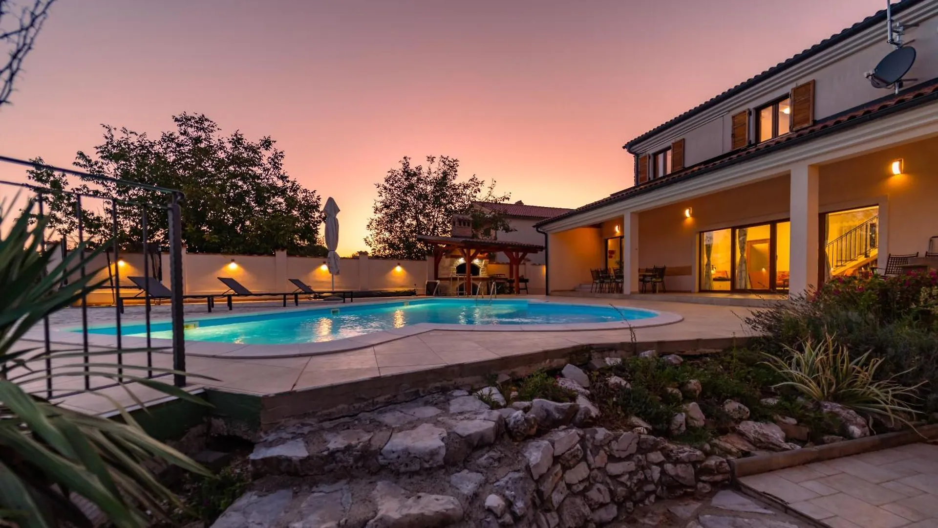Villa Arton Heated Swimming-Pool Zminj 0*,
